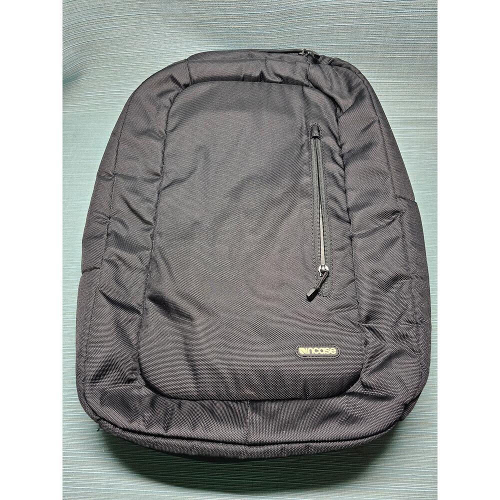 Incase ICON BACKPACK Black 06T-00259210 NWOT